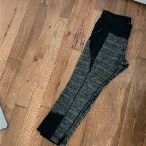 🐠 Striped 3/4 leggings.